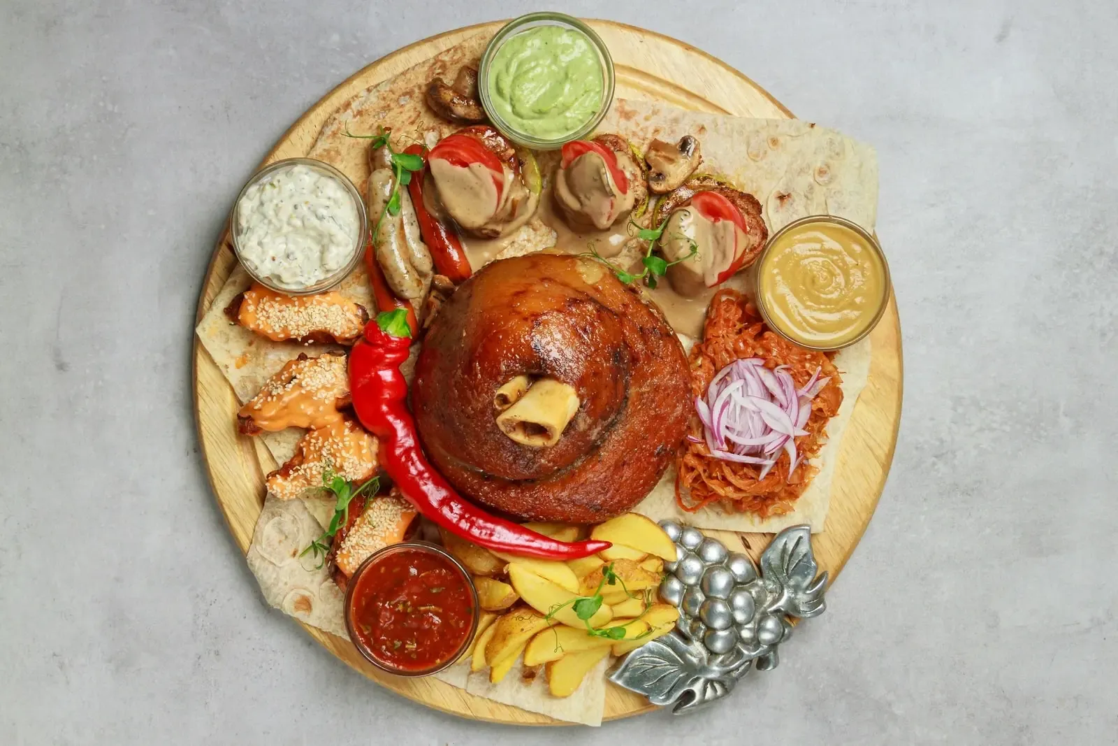 Пивная тарелка с закусками к пиву